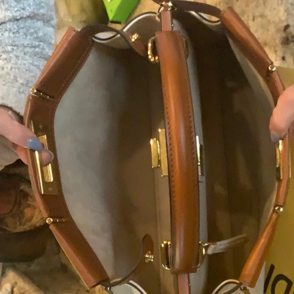 Fendi Peekaboo Medium/Vit. King Camel!!! - Picture 6 of 9